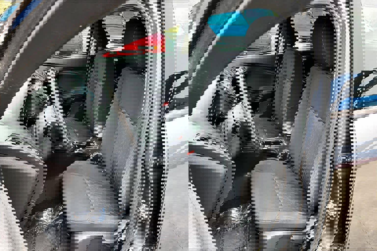 Used 2017 Ford Focus SE image 8