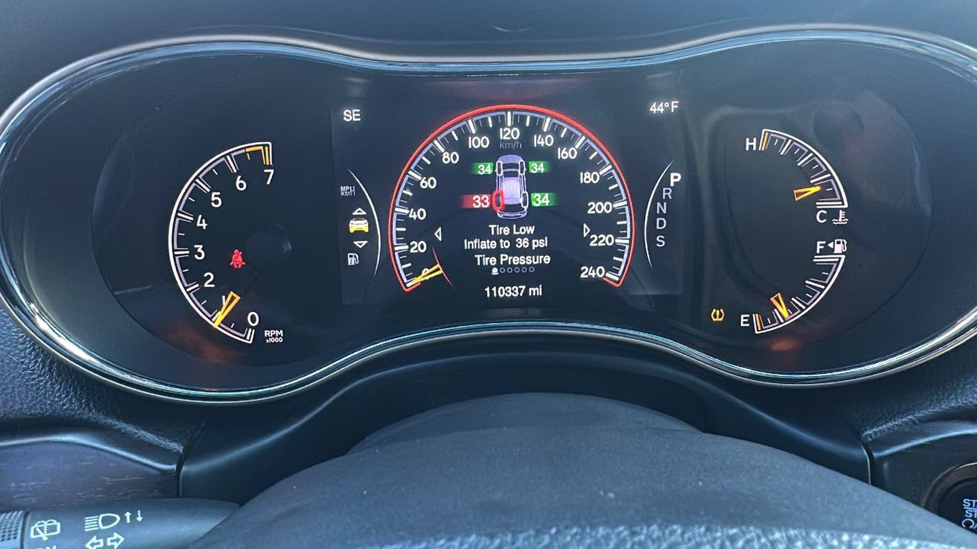 Used 2014 Jeep Grand Cherokee Altitude AWD/4WD image 13