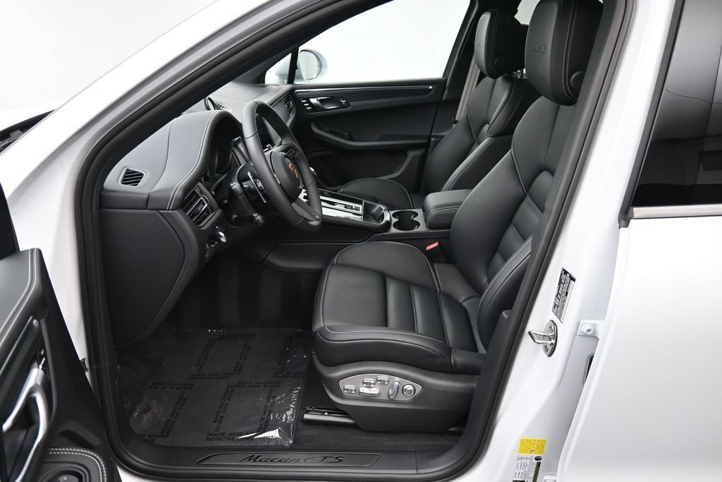 Certified 2026 Porsche Macan GTS AWD/4WD image 9