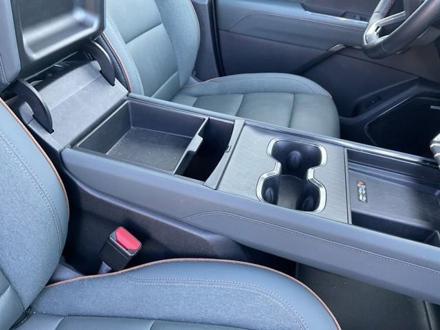 Used 2024 GMC Acadia AT4 w/ Luxury Package AWD/4WD image 22