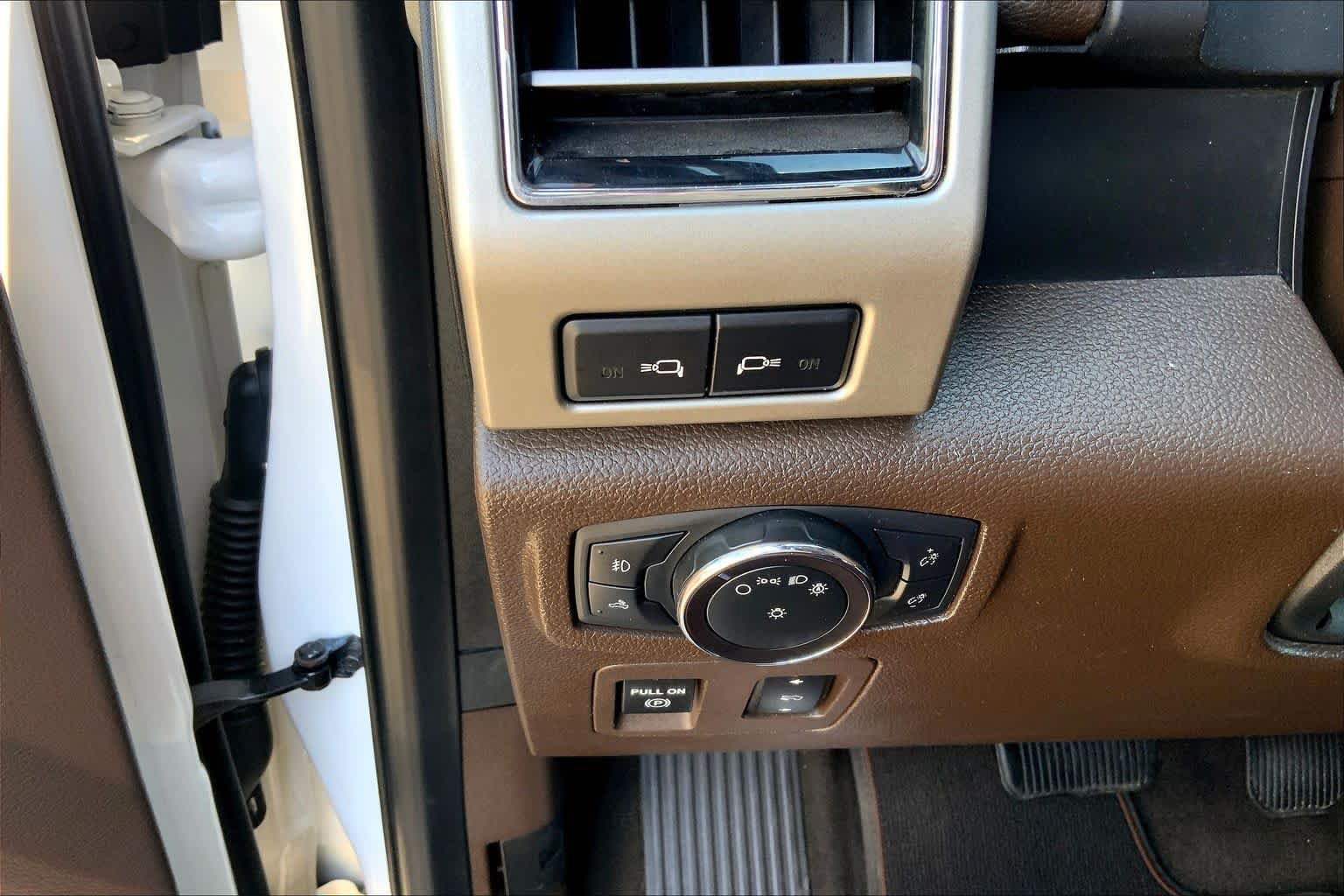 Used 2019 Ford F150 King Ranch w/ Equipment Group 601A Luxury AWD/4WD image 33