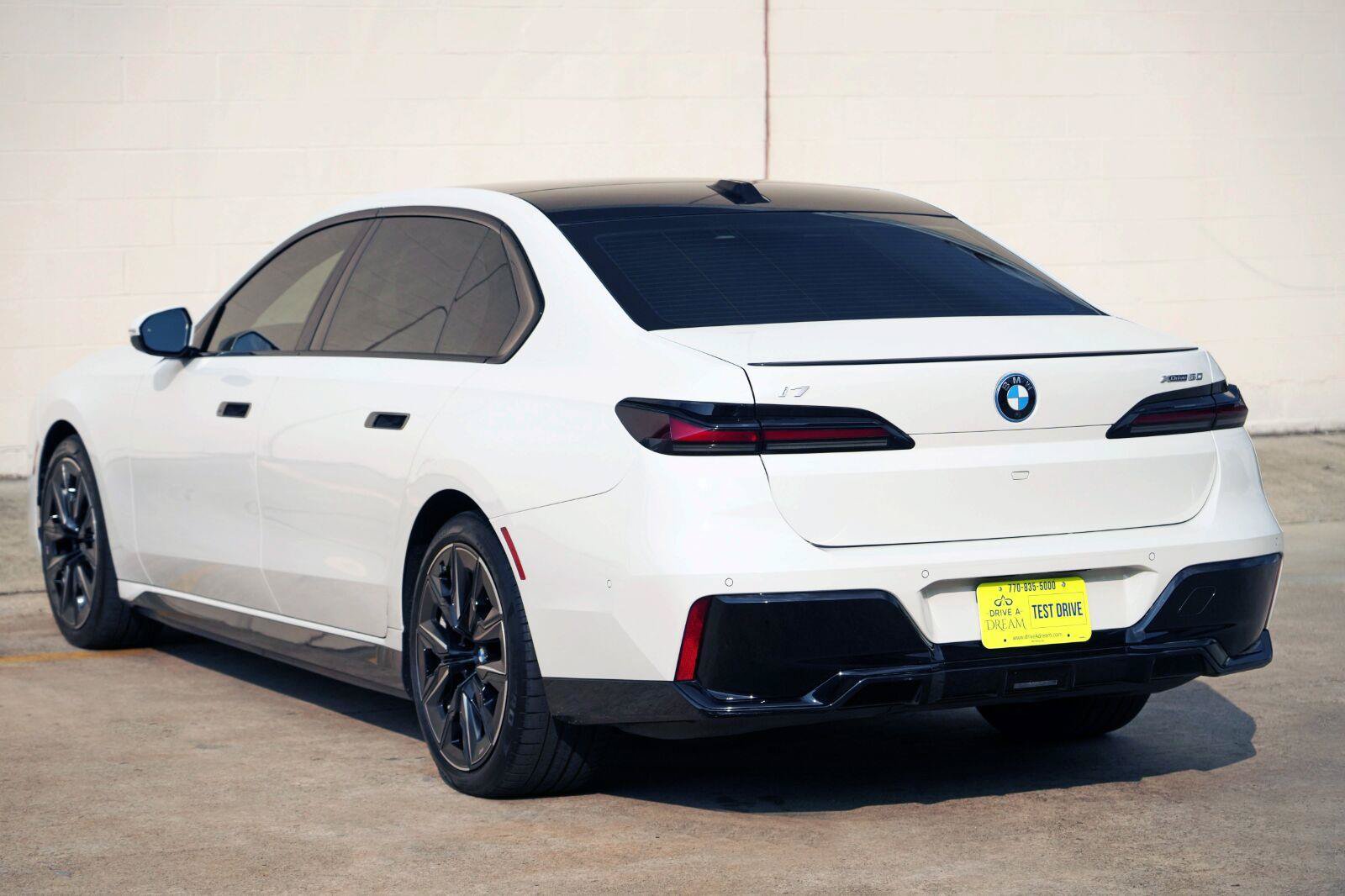 Used 2024 BMW i7 xDrive60 w/ Premium Package AWD/4WD image 57