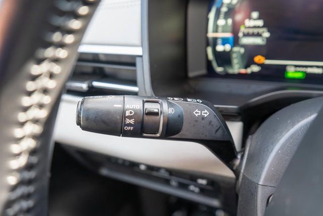 Used 2023 Mitsubishi Outlander 4WD Plug-In Hybrid image 25