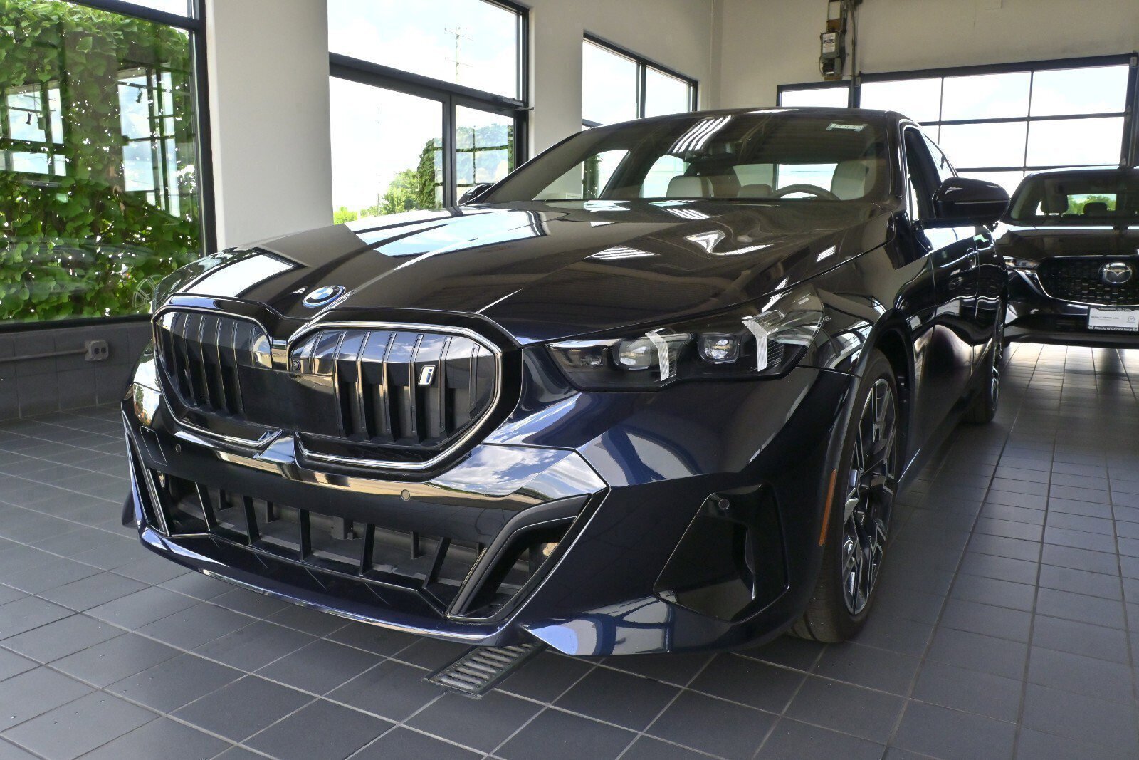 Used 2024 BMW i5 eDrive40i w/ Executive Package image 7