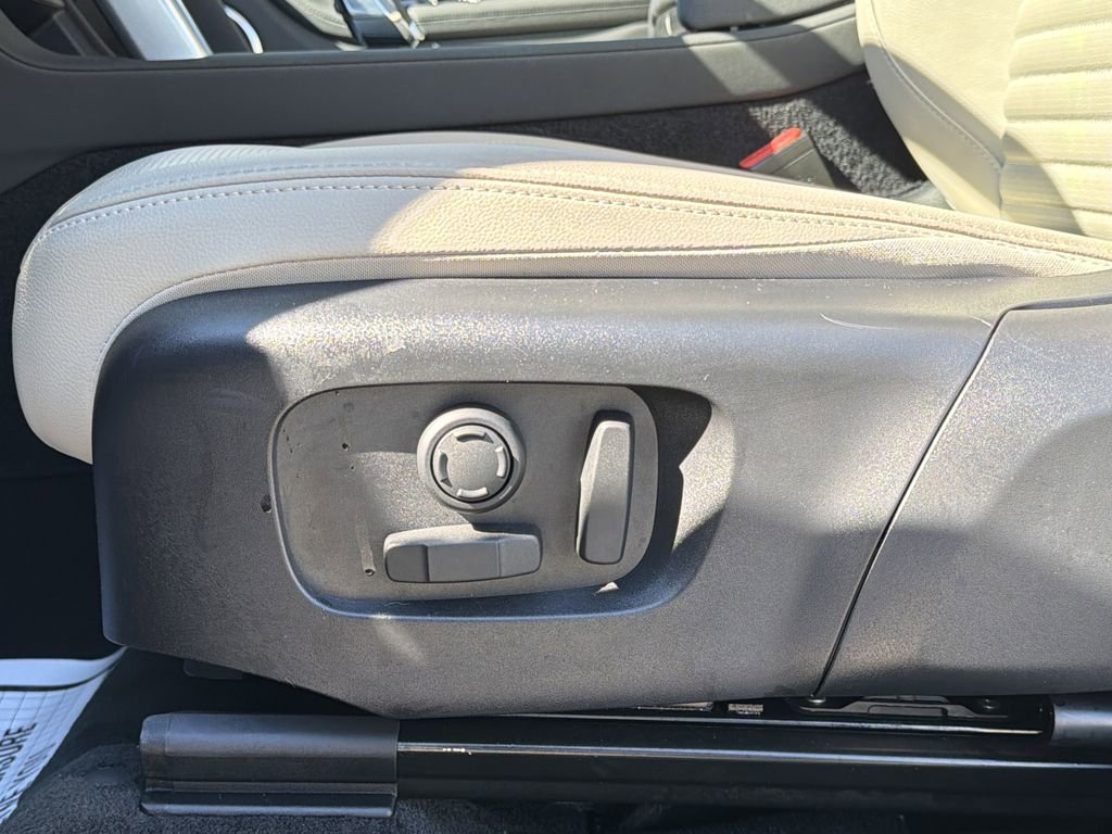 Used 2025 Land Rover Discovery Sport S image 19