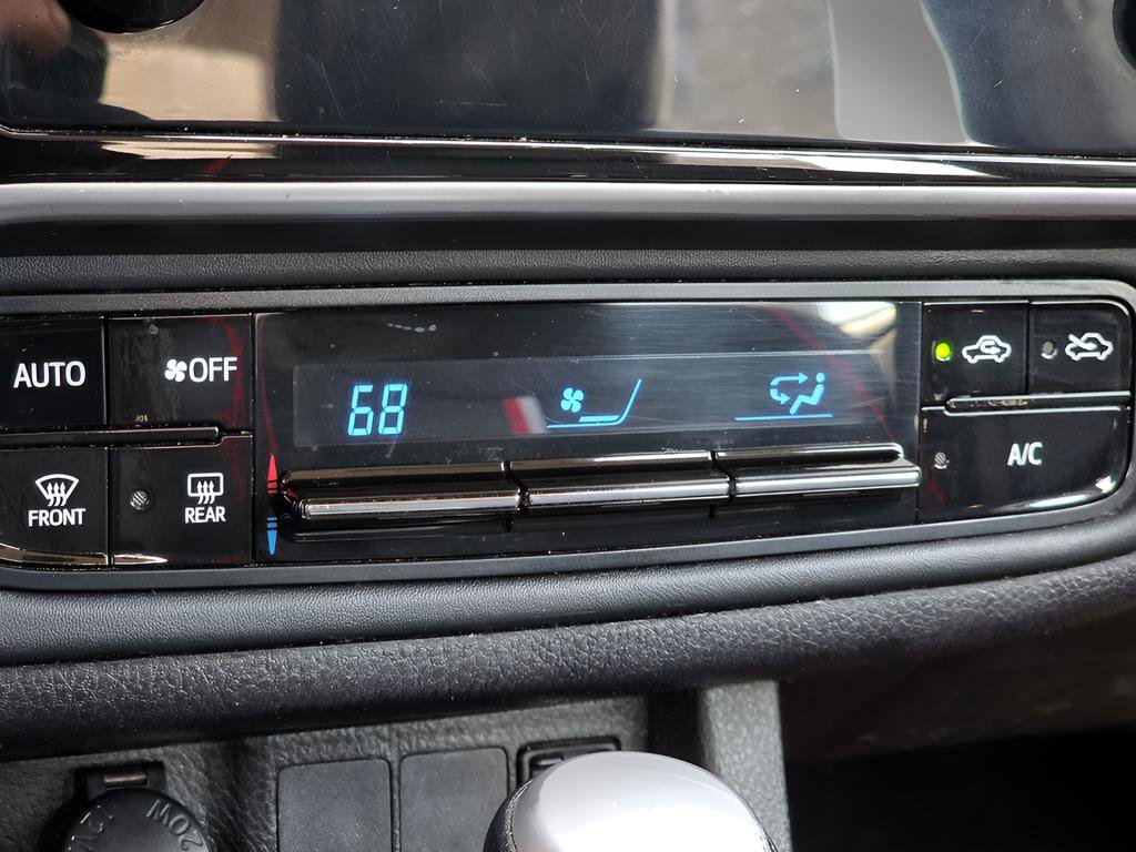 Used 2018 Toyota Corolla LE image 30