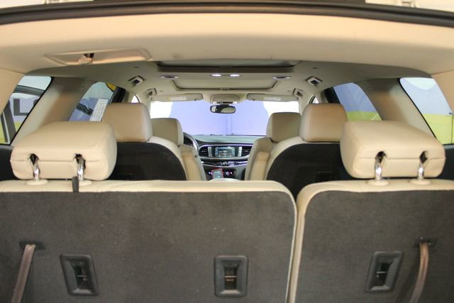 Used 2019 Buick Enclave Essence w/ Sun And Navigation Package image 17