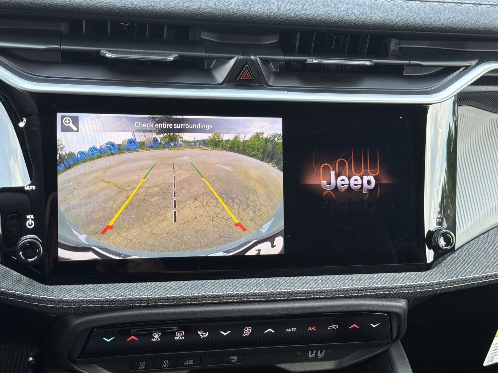 New 2026 Jeep Cherokee Laredo AWD/4WD image 19