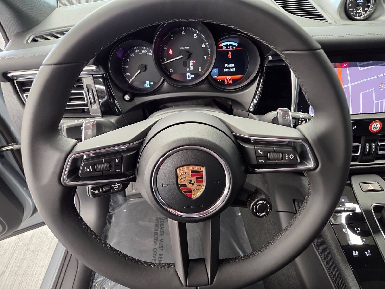 Certified 2026 Porsche Macan AWD/4WD image 18