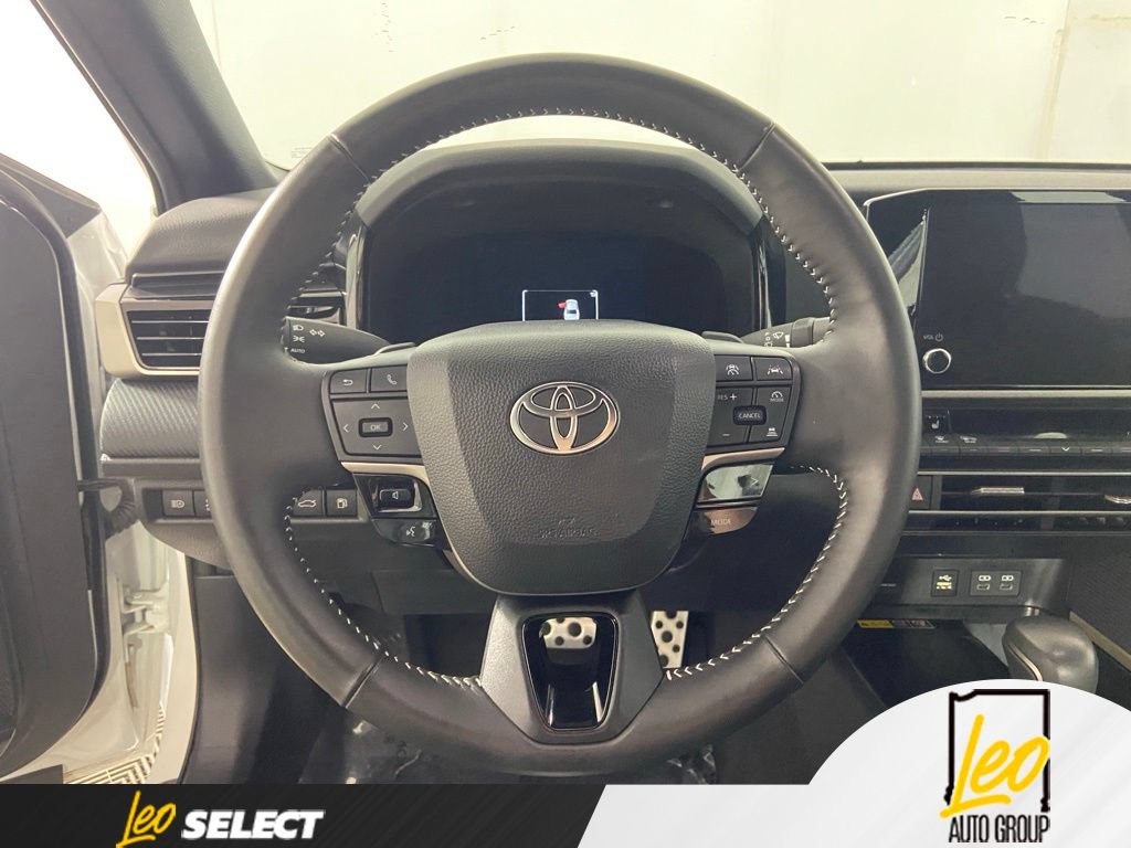 Used 2025 Toyota Camry SE FWD image 12