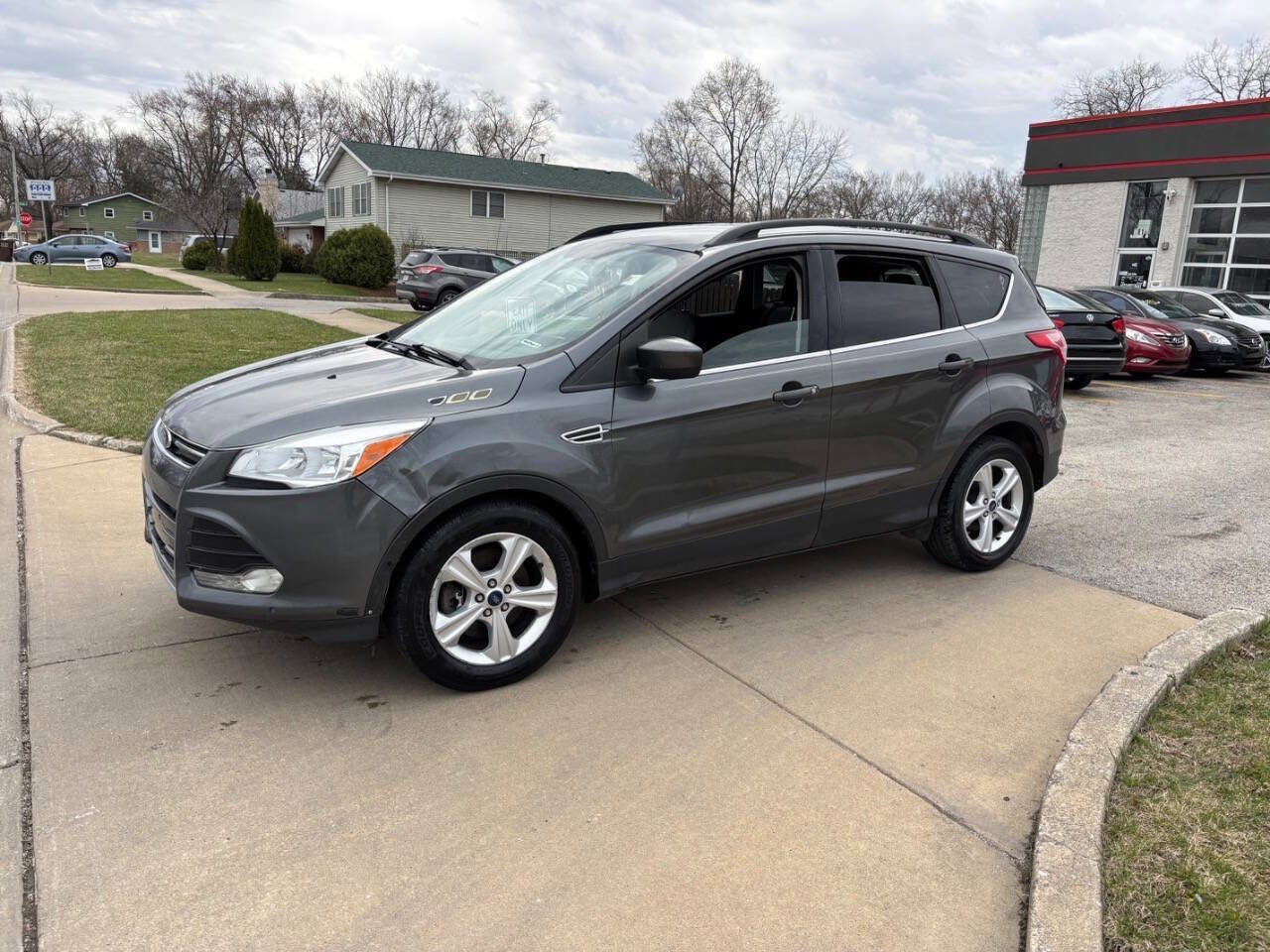 Used 2016 Ford Escape SE w/ Equipment Group 201A AWD/4WD image 1