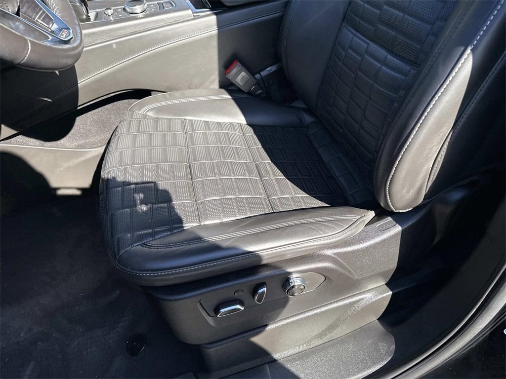 Certified 2023 Cadillac Escalade ESV V w/ LPO, ONYX Package image 17