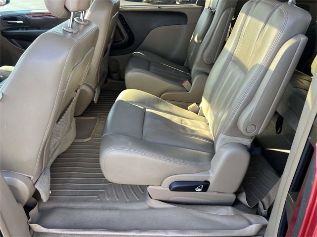 Used 2013 Chrysler Town & Country Touring-L w/ Driver Convenience Group image 26