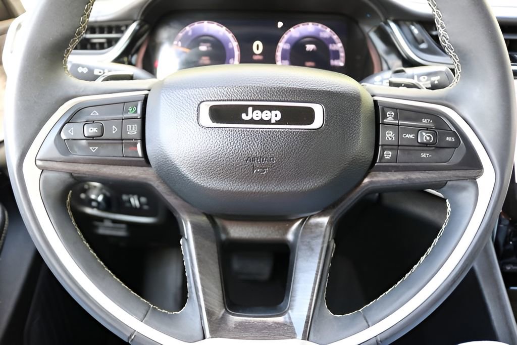 Used 2023 Jeep Grand Cherokee L Limited w/ Luxury Tech Group II AWD/4WD image 24