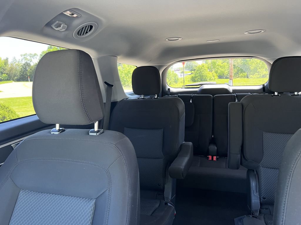 Used 2022 Ford Explorer XLT image 11