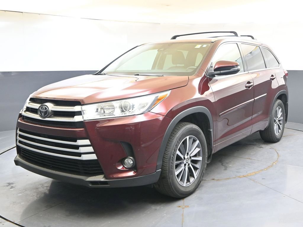 Used 2018 Toyota Highlander XLE AWD/4WD image 1