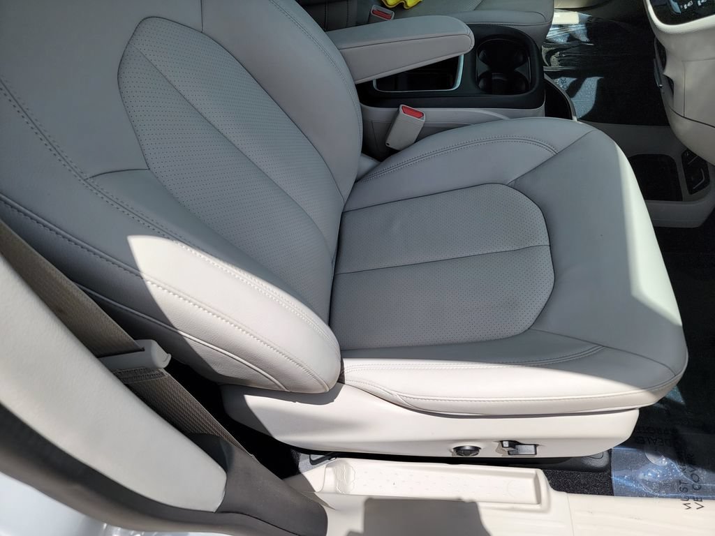 Used 2018 Chrysler Pacifica Touring-L Plus w/ Advanced Safetytec Group FWD image 15