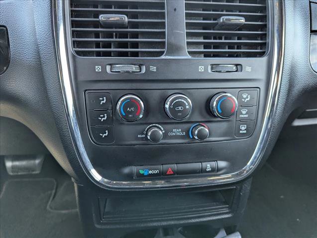 Used 2018 Dodge Grand Caravan SE image 18