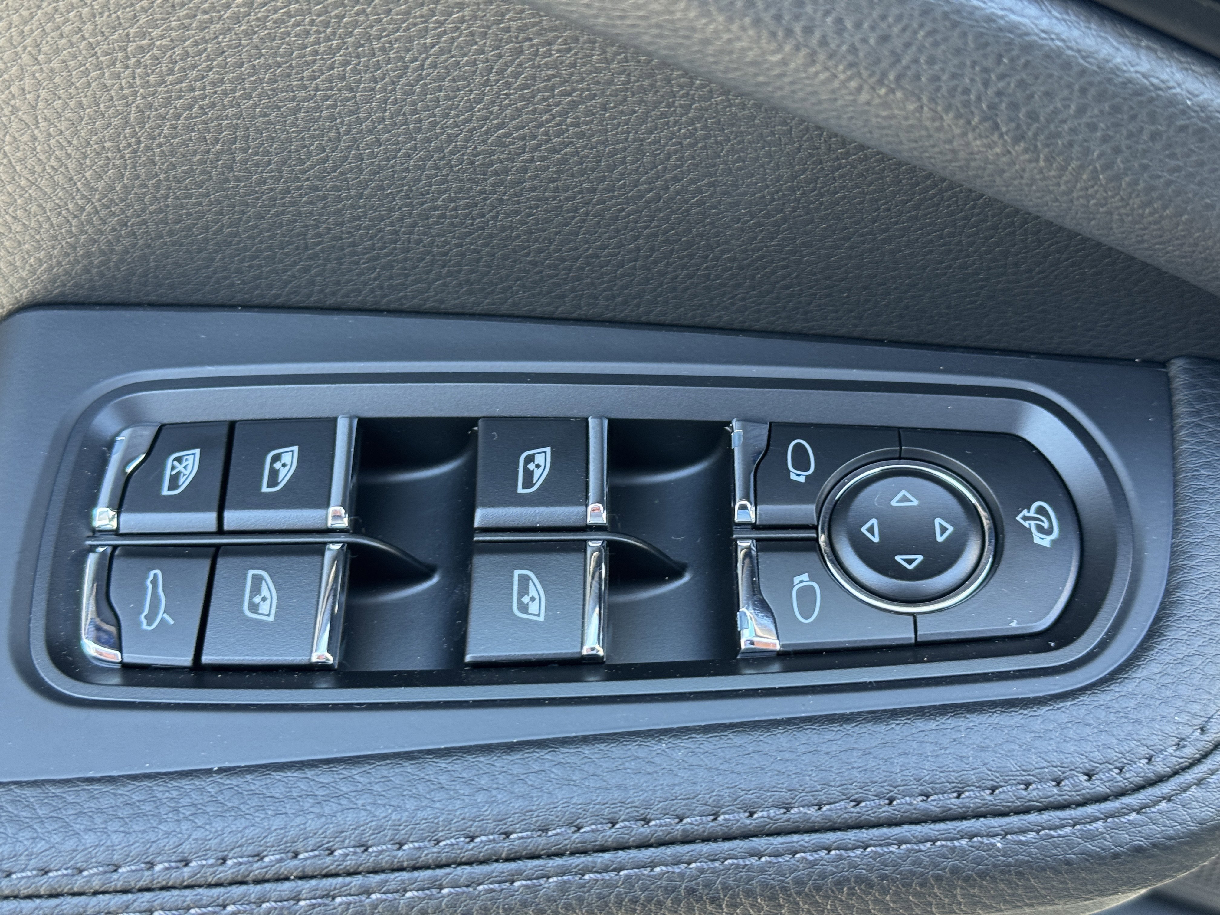 New 2026 Porsche Macan image 21