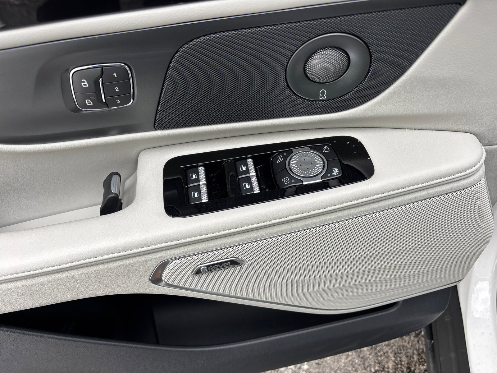 New 2026 Lincoln Nautilus Reserve w/ Jet Appearance Package AWD/4WD image 13