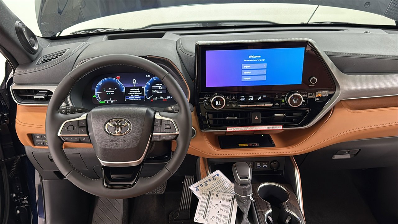 New 2026 Toyota Highlander Platinum image 9