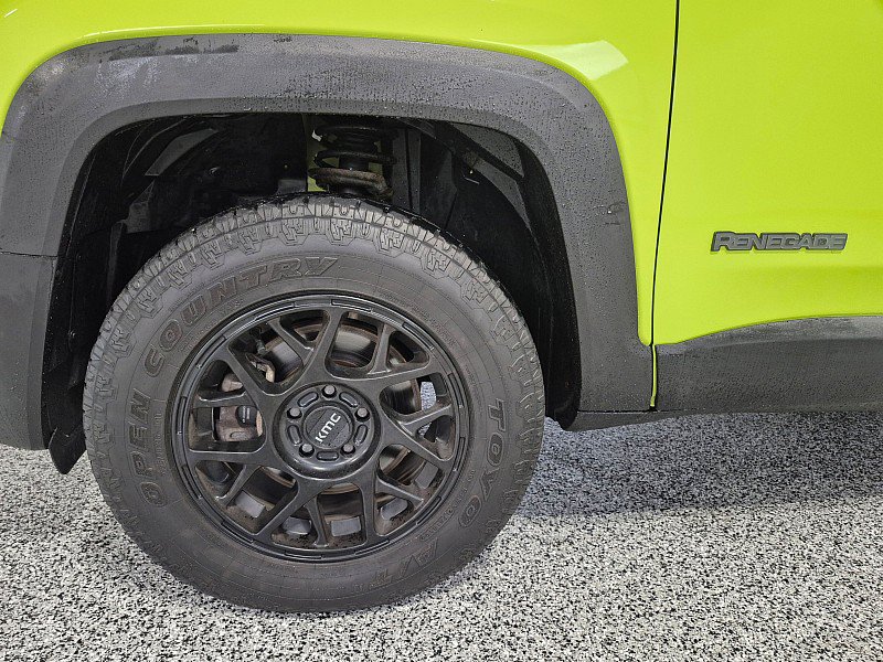 Used 2018 Jeep Renegade Altitude AWD/4WD image 10