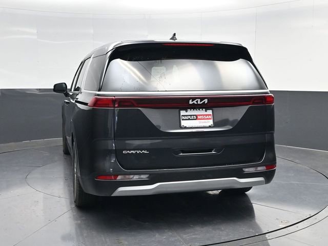 Used 2024 Kia Carnival LX image 4
