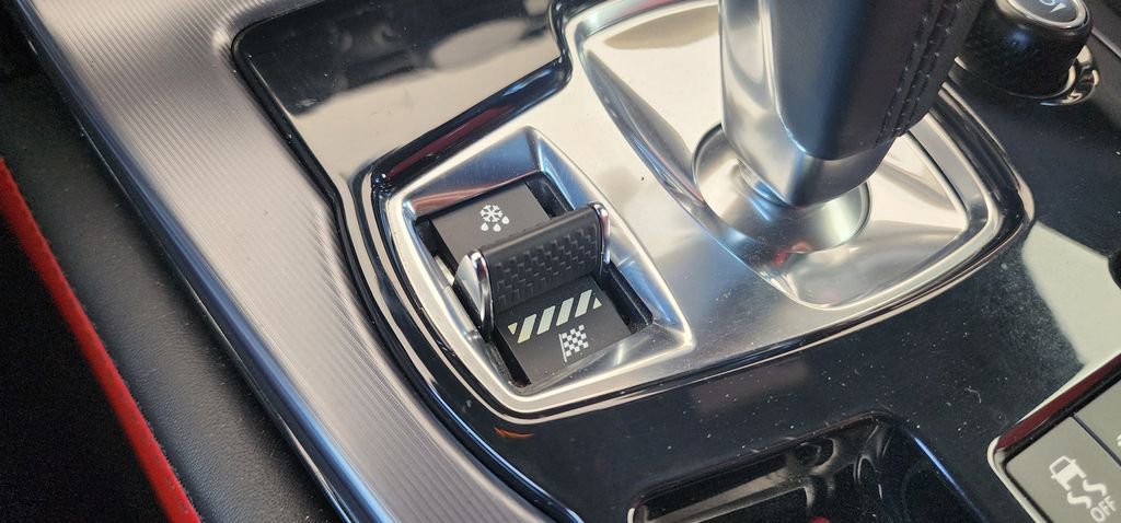 Used 2018 Jaguar F-TYPE R image 32