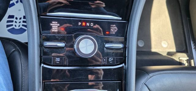 Used 2024 Jeep Grand Cherokee Overland AWD/4WD image 24