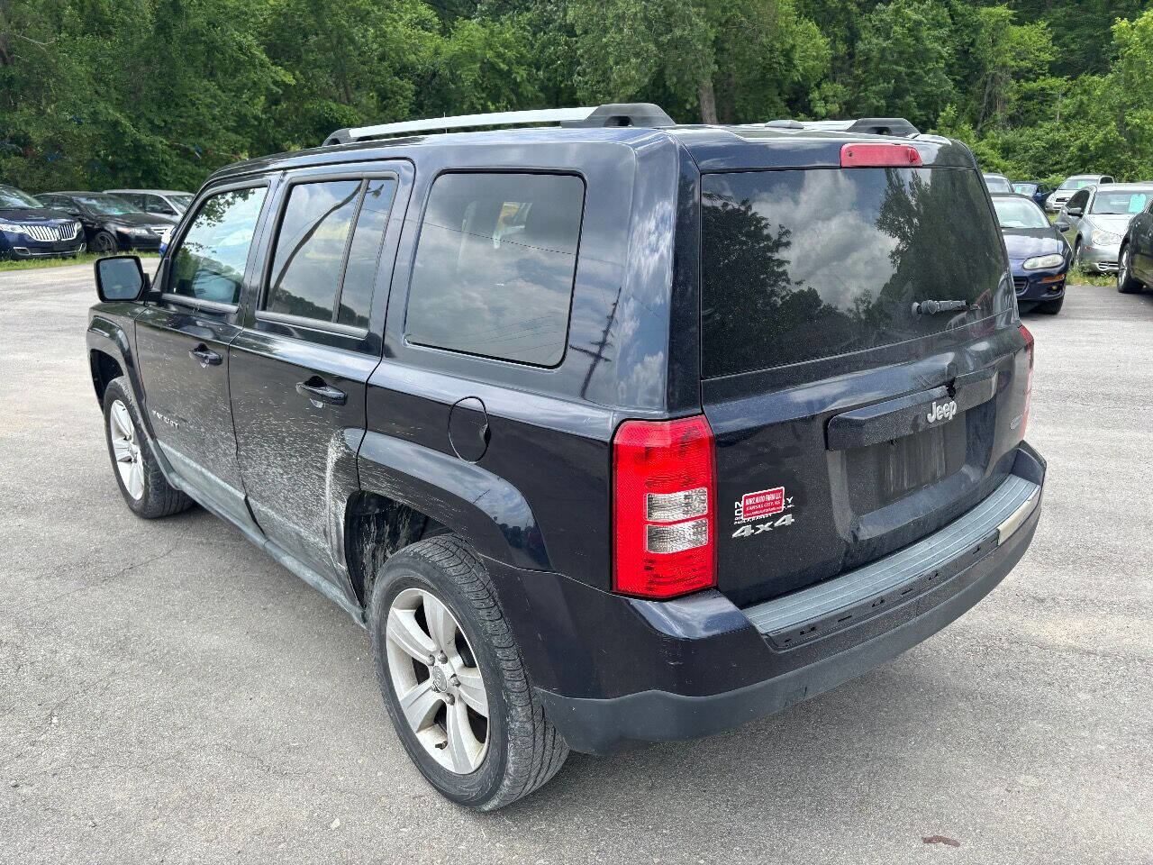 Used 2011 Jeep Patriot Latitude w/ Sun/Sound Group AWD/4WD image 12