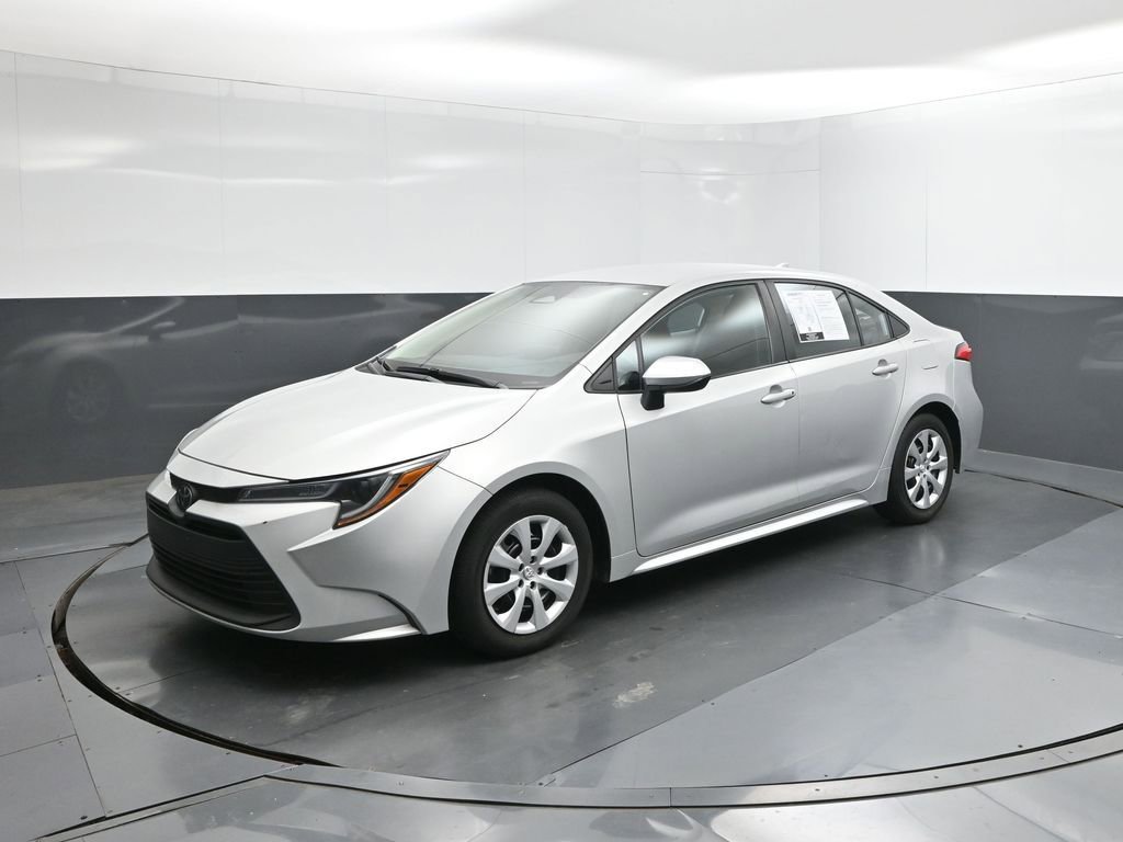 Used 2024 Toyota Corolla LE FWD image 1