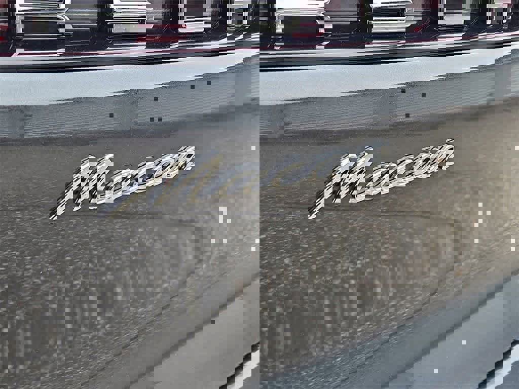 Certified 2025 Porsche Macan image 13