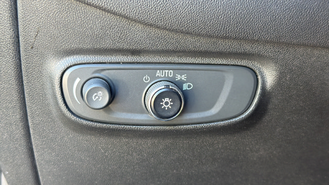 Used 2020 Chevrolet Equinox LS w/ LS Convenience Package FWD image 18