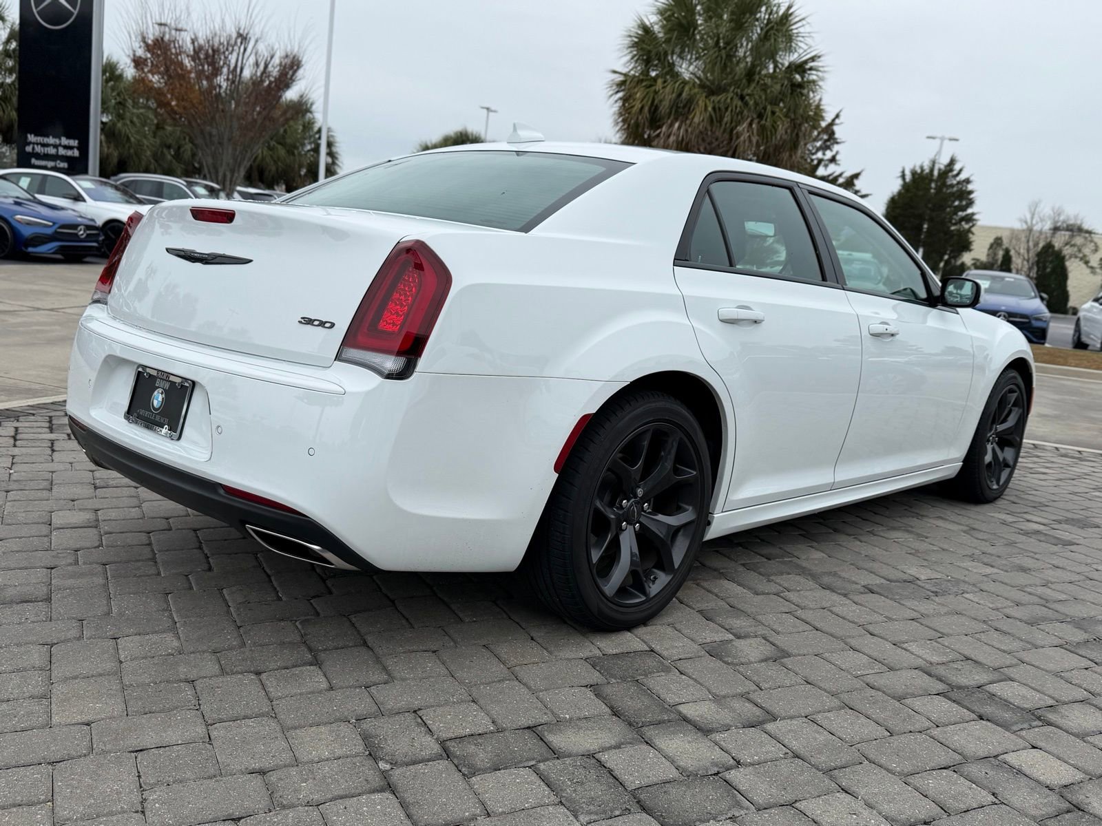 Used 2022 Chrysler 300 Touring L w/ Safetytec Plus Group image 8