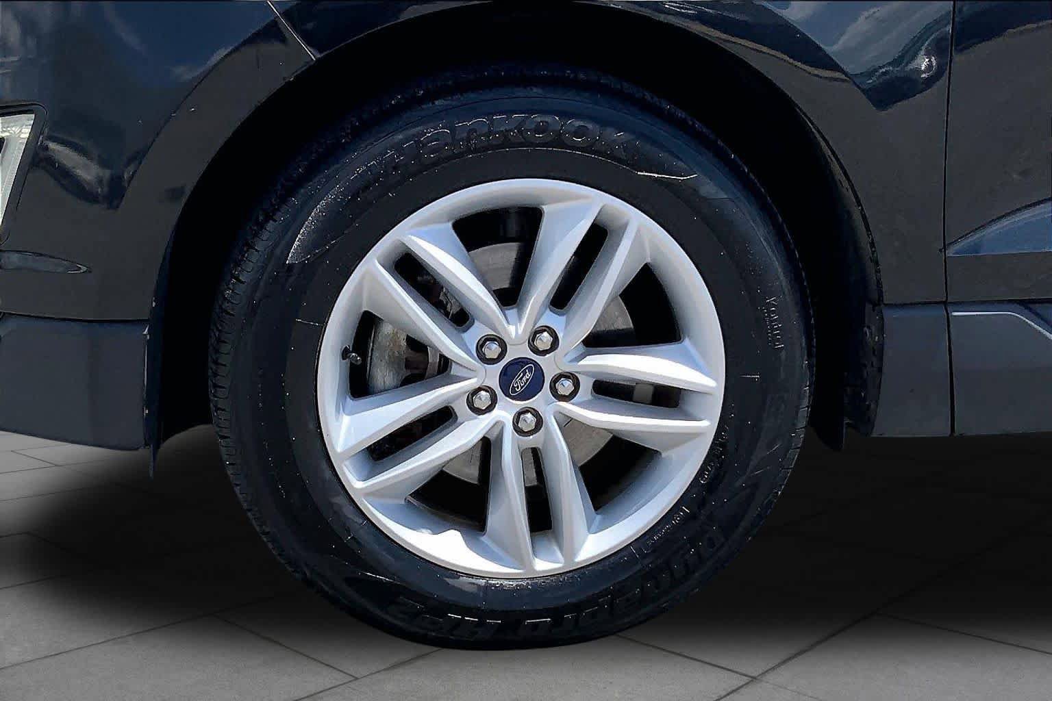 Used 2015 Ford Edge SEL FWD image 11