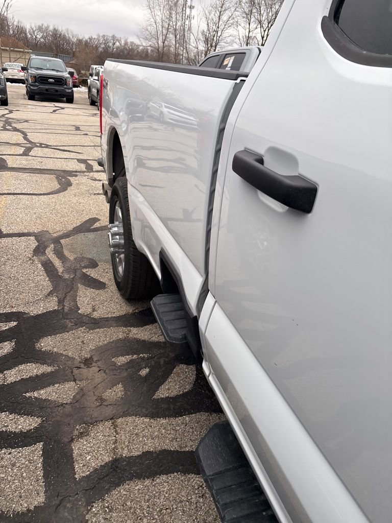 Used 2025 Ford F350 XLT image 7