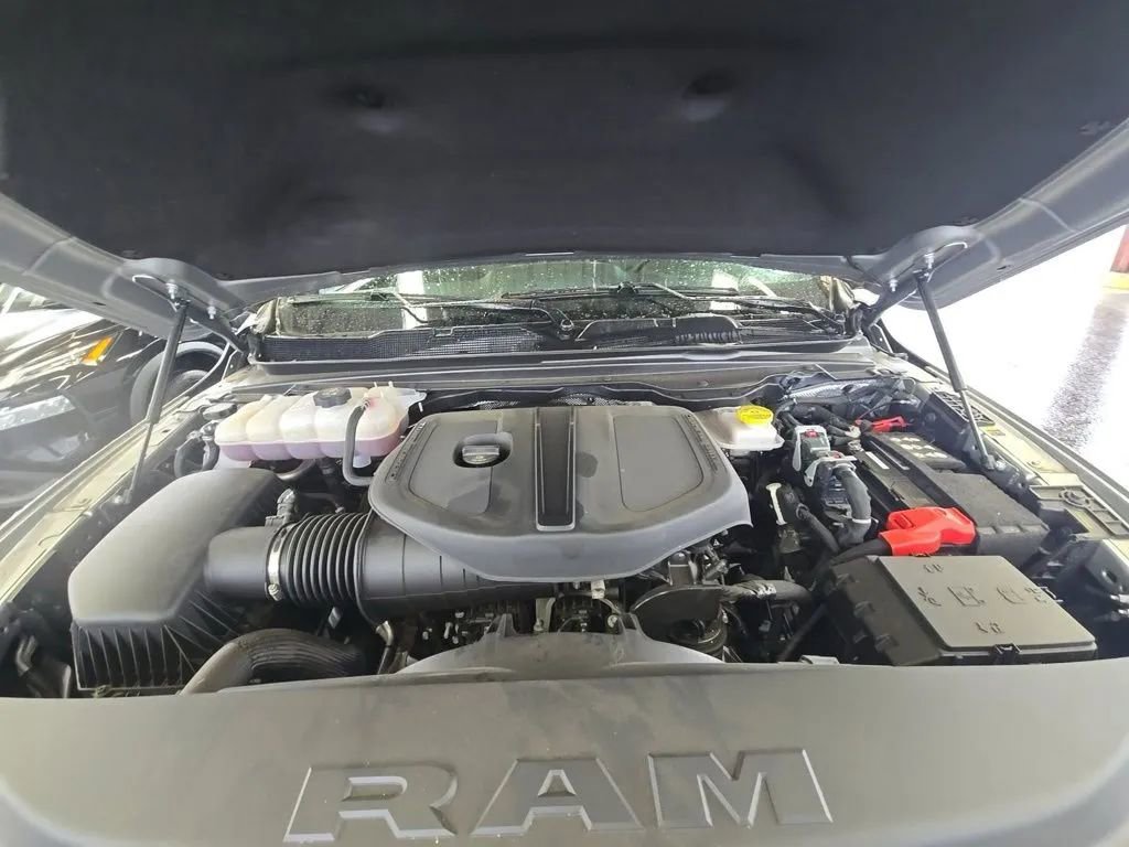 Used 2025 RAM 1500 Laramie AWD/4WD image 14