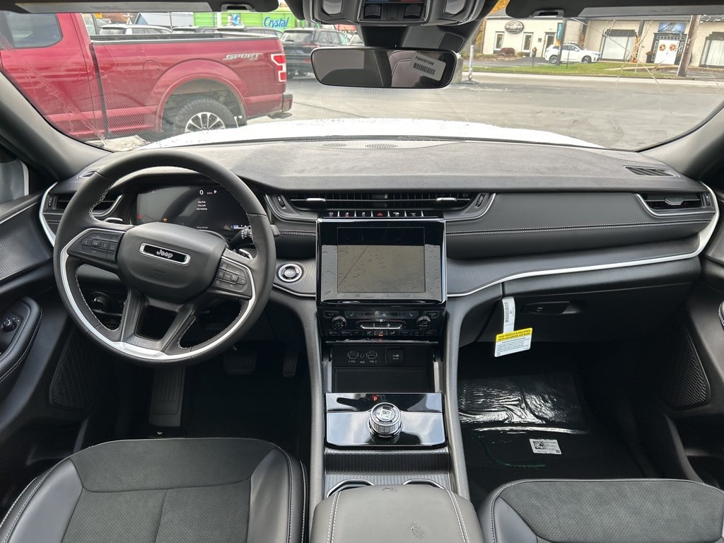 New 2025 Jeep Grand Cherokee Altitude AWD/4WD image 14