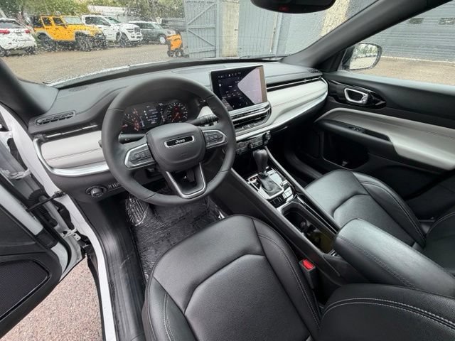 Used 2025 Jeep Compass Limited AWD/4WD image 21