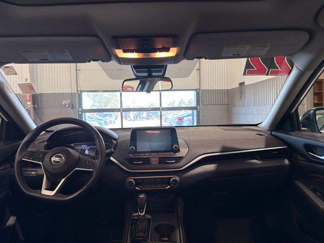 Certified 2022 Nissan Altima 2.5 SR w/ Midnight Edition Package AWD/4WD image 14