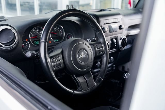 Used 2016 Jeep Wrangler Unlimited Sahara w/ Connectivity Group image 25