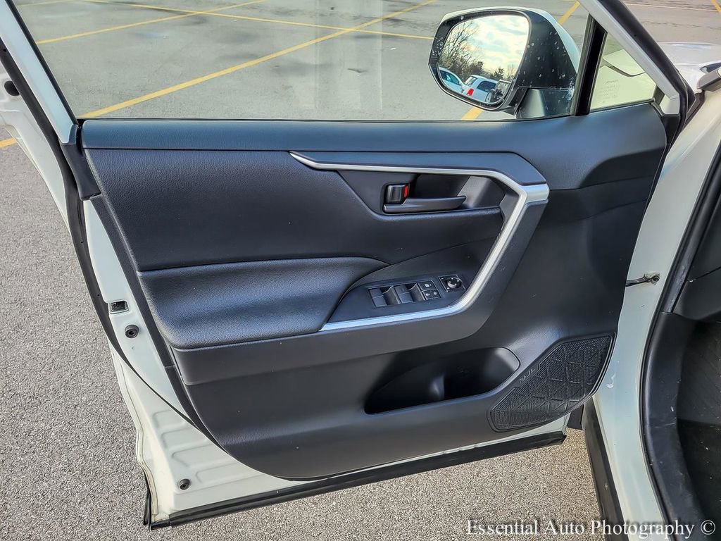 Used 2021 Toyota RAV4 SE w/ Weather & Moonroof Package image 25