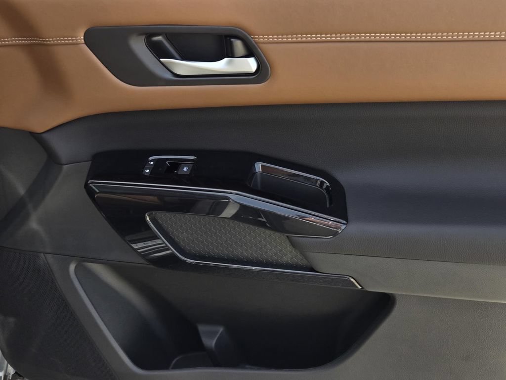 New 2026 Nissan Pathfinder Platinum AWD/4WD image 8