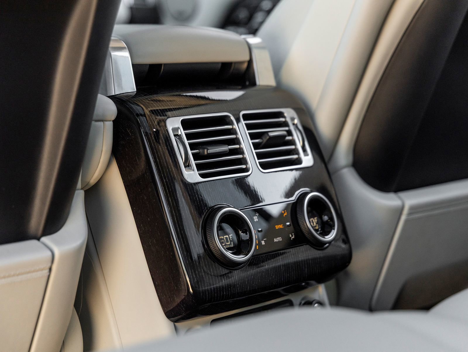 Used 2020 Land Rover Range Rover Autobiography image 36