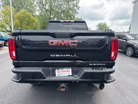 Used 2022 GMC Sierra 3500 Denali w/ Denali Black Diamond Edition AWD/4WD image 4