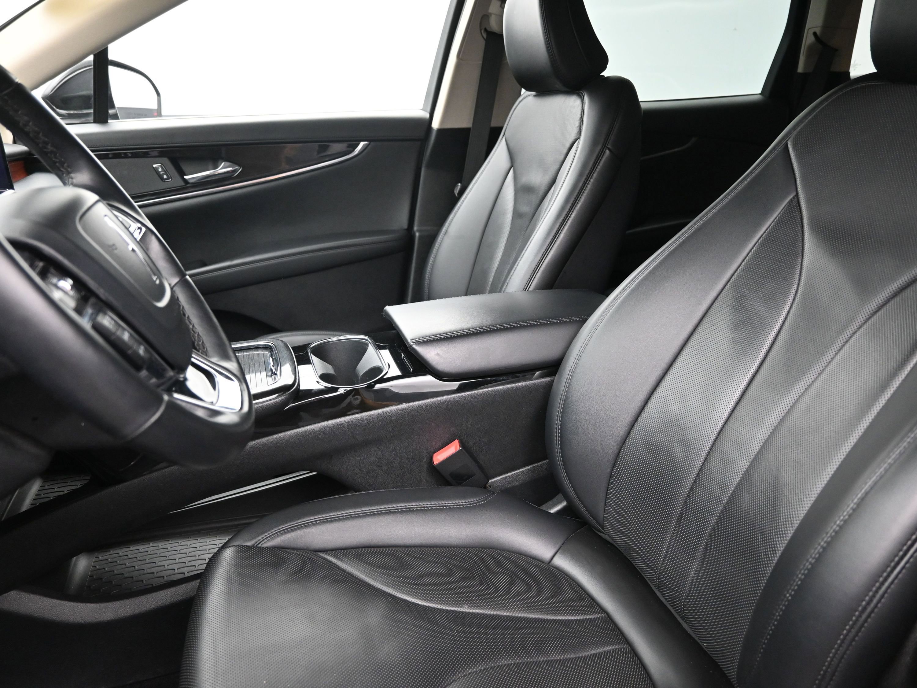 Used 2022 Lincoln Nautilus Reserve w/ Monochromatic Package AWD/4WD image 11