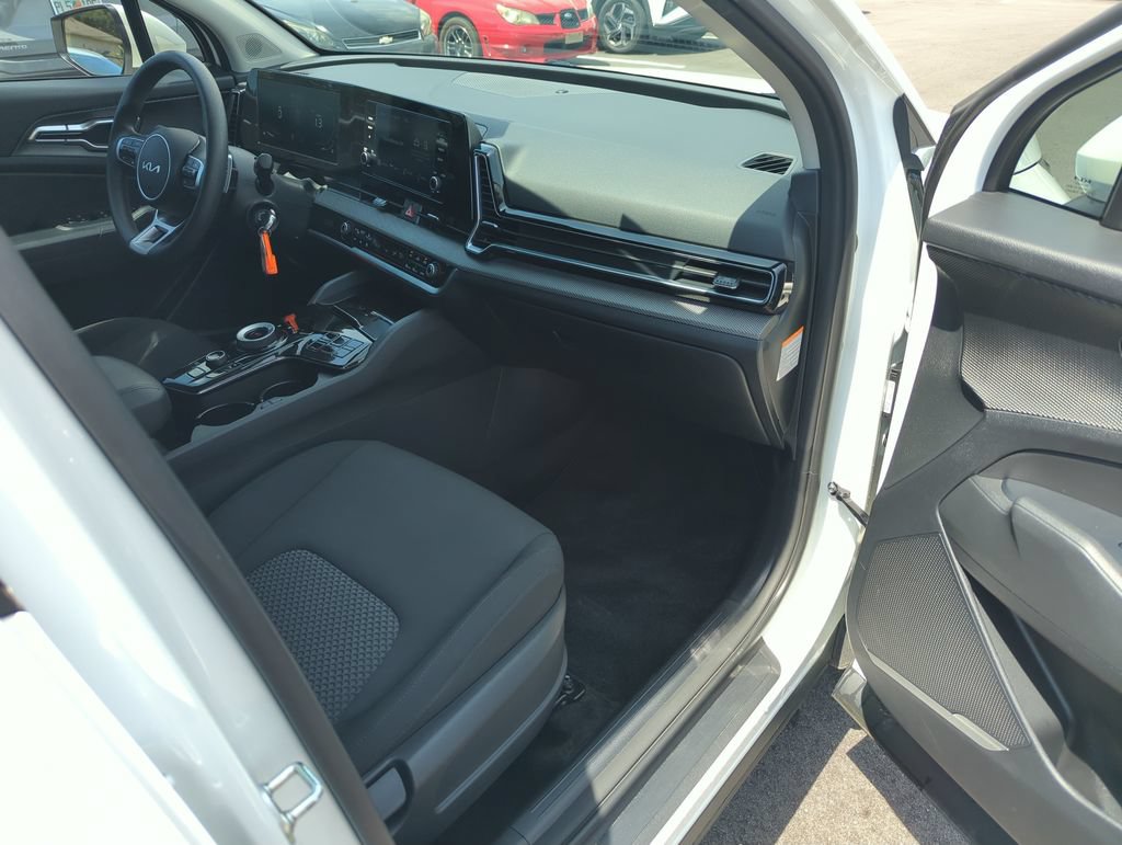 Used 2025 Kia Sportage LX FWD image 34