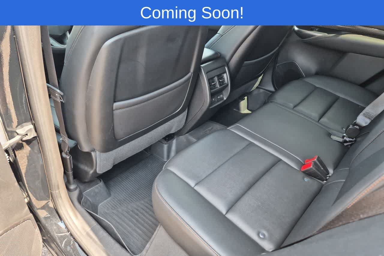 Used 2023 Cadillac XT4 Sport w/ Cold Weather Package AWD/4WD image 18