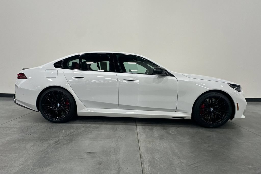 Used 2025 BMW M5 w/ Carbon Package AWD/4WD image 3