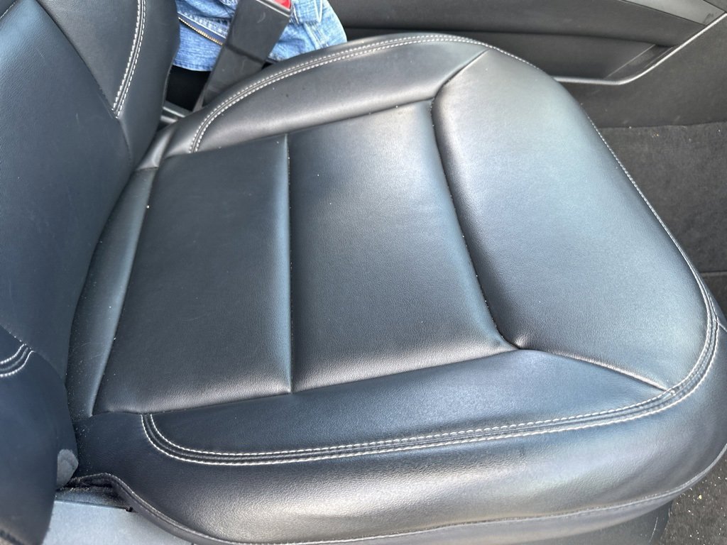 Used 2022 Ford Explorer XLT w/ Equipment Group 202A image 6